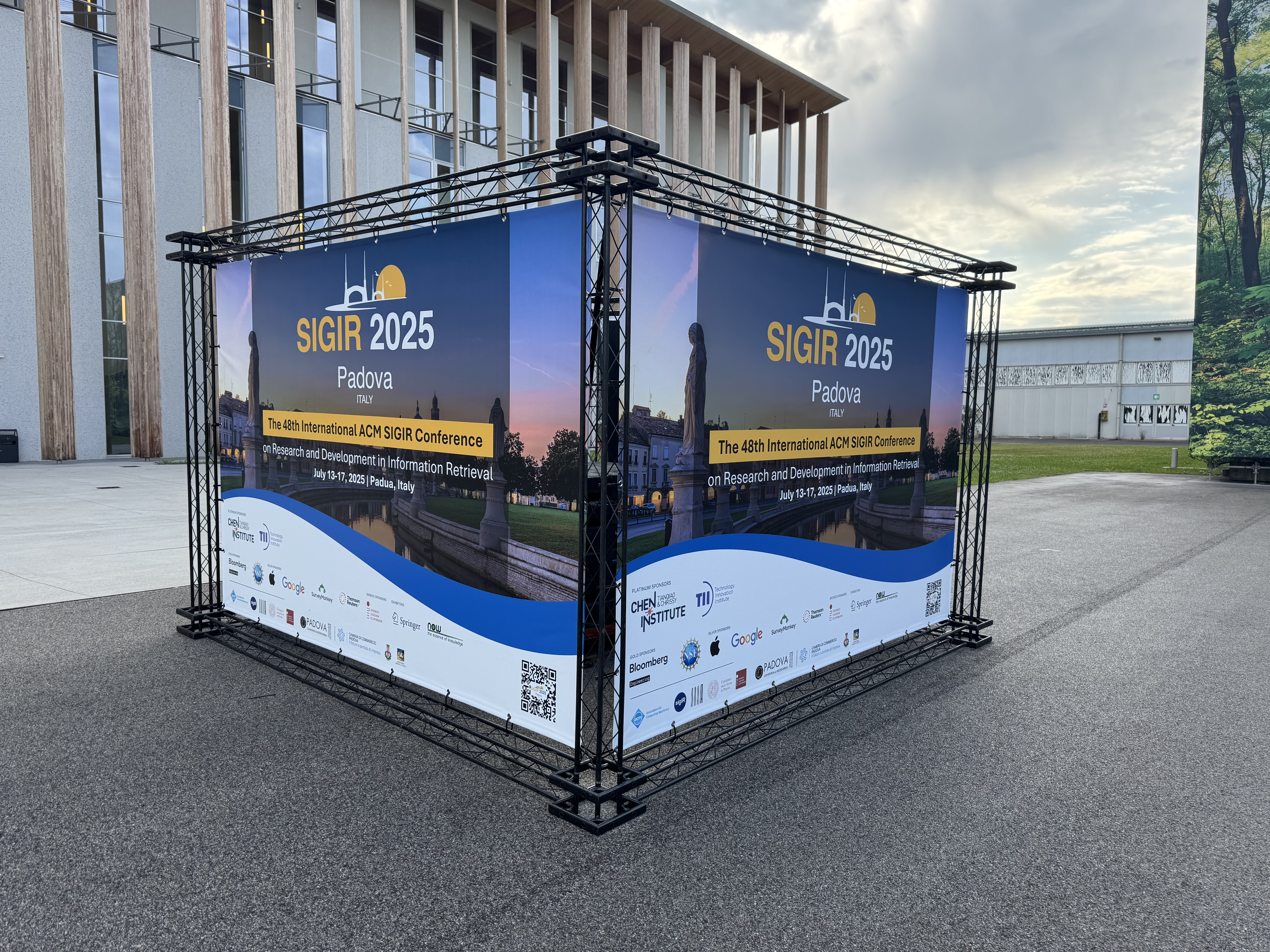 SIGIR 2025 会場